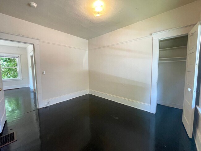 Building Photo - Central NE House with Basement, Hardwood F...
