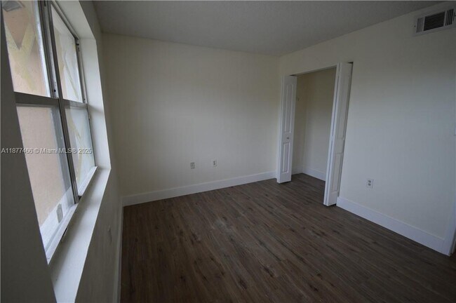 Building Photo - 2266 SW 81st Ave