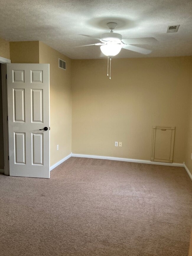 Building Photo - 121 Chevy Chase Pl