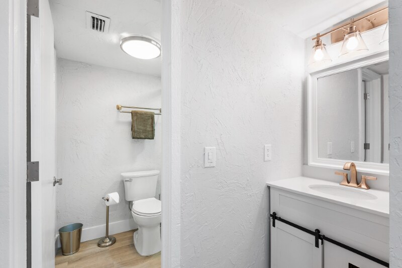 Building Photo - 2077 Corner Lake Dr