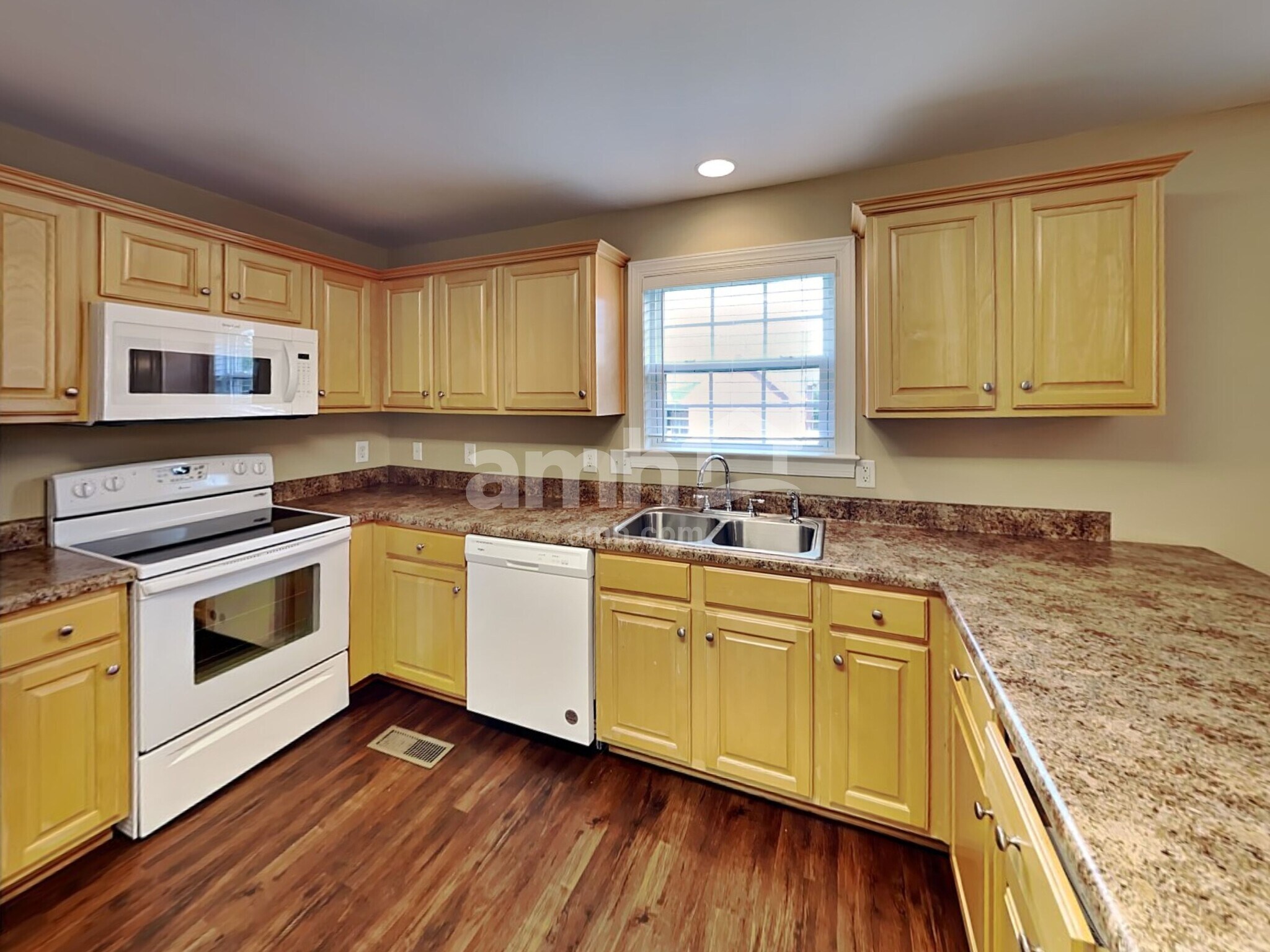 Building Photo - 3012 Clyde Cir