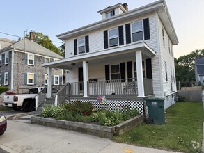 Building Photo - 36 Oak St