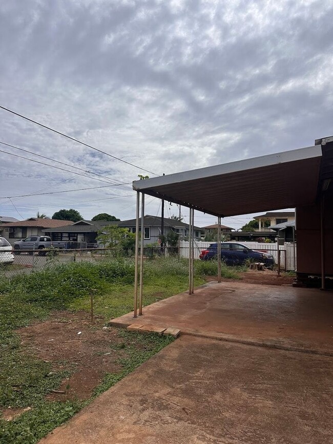 Building Photo - PAPIPI GENDRANO