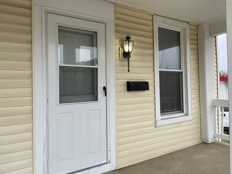 Building Photo - 633 S 16th St