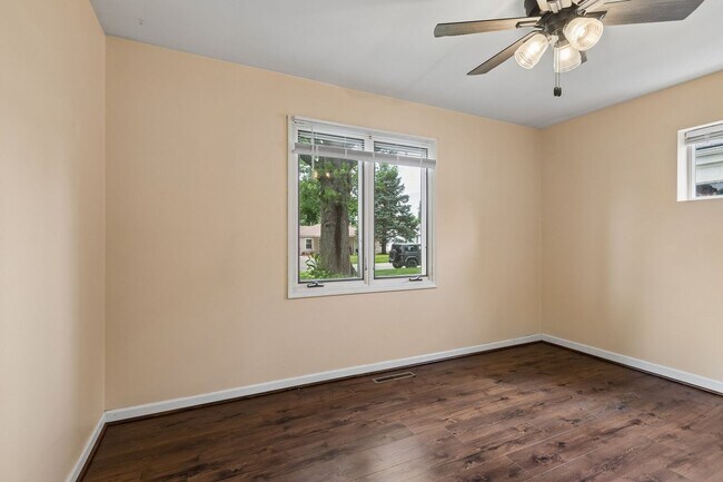 Building Photo - Charming 3-Bedroom Home in a Prime Aksarben Location!
