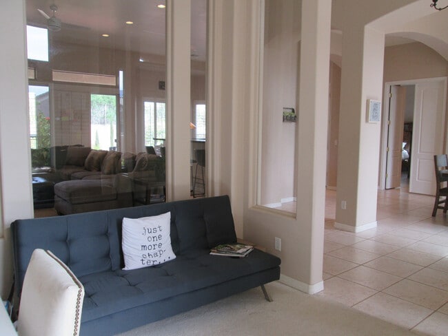 Building Photo - Unfurnished - 1 Year Rental