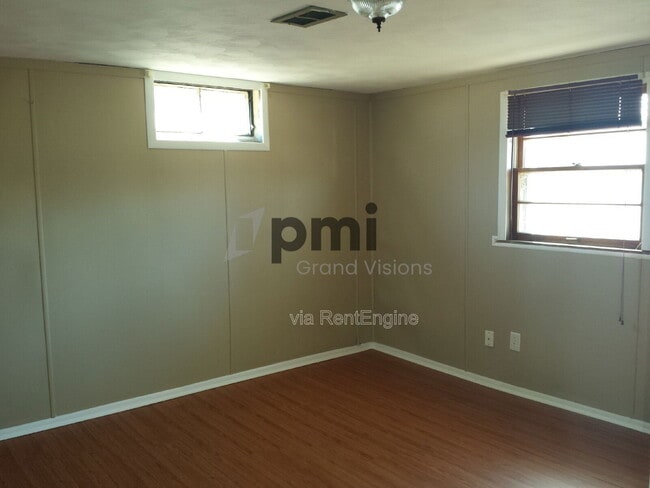 Building Photo - 1483 Greendell Dr