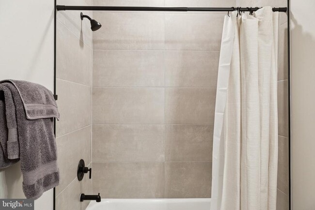 Building Photo - 40 Evergreen Ln