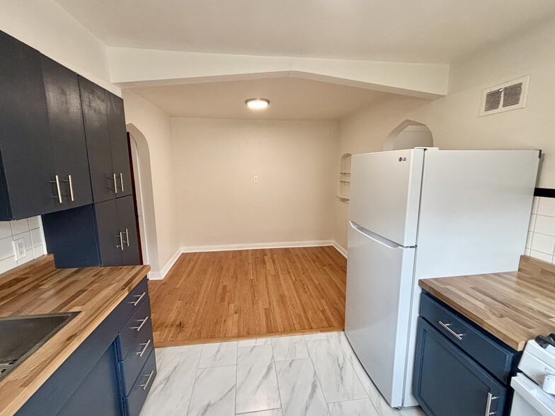 Breakfast nook off kitchen - 5070 Oleatha Ave