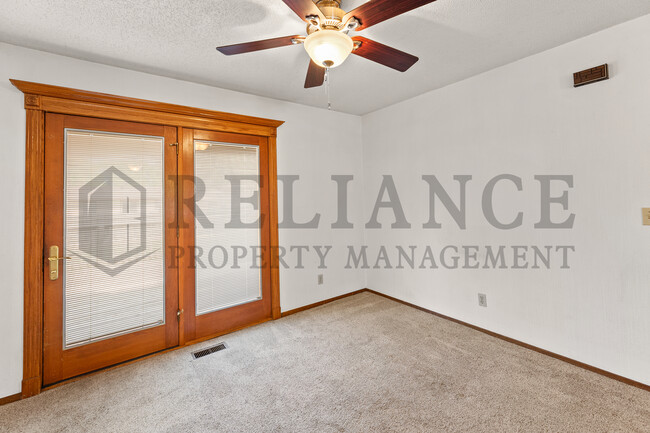 Building Photo - 510 N Parkridge St