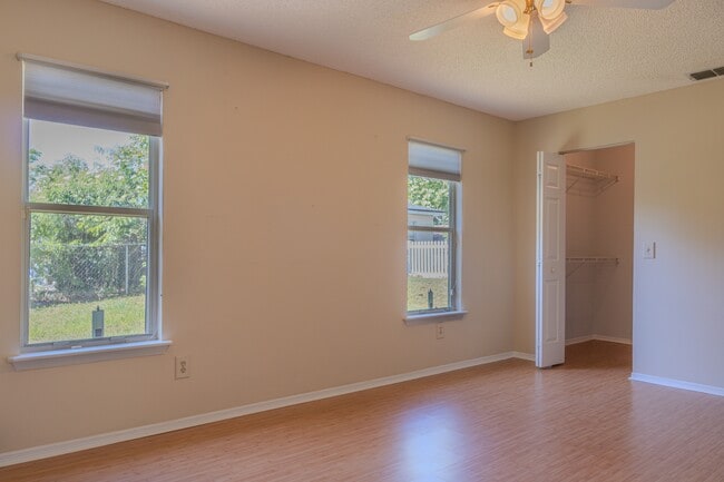 Building Photo - 1011 Shayler Ave