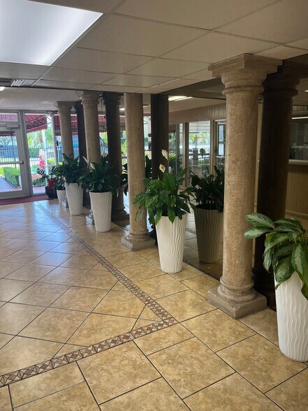 Building Photo - 1251 NE 108th St