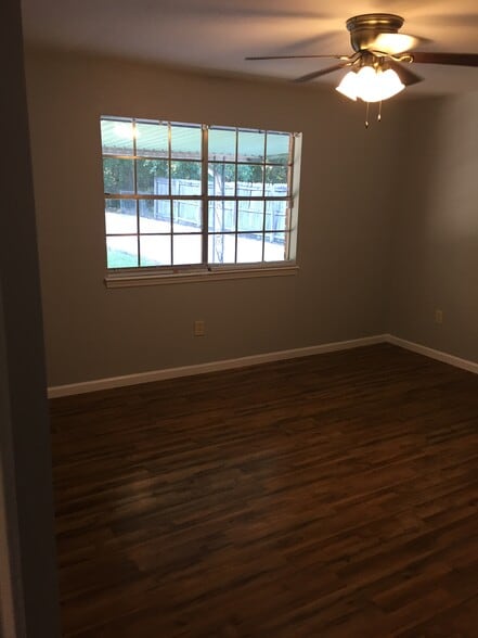 Building Photo - 10937 Carmel Dr