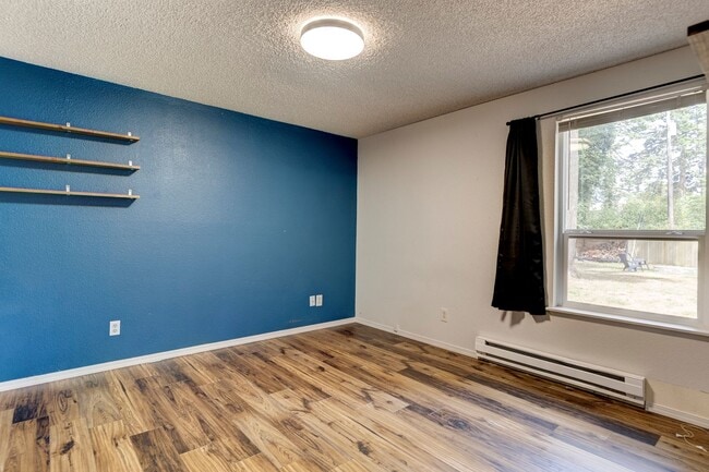 Building Photo - Charming 3 Bed, 2 Bath Home on a Quiet Street