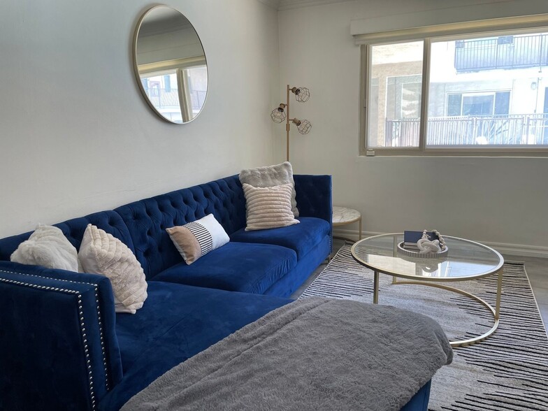 Building Photo - 8650 Belford Ave