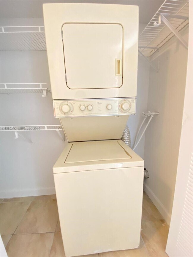 Building Photo - 8290 Lake Dr