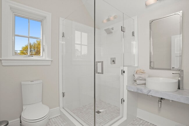 Building Photo - 4 Vani Ct