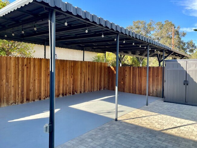 Building Photo - 1107 Ojai Rd