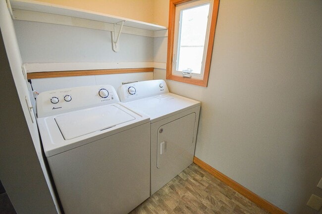 Building Photo - Rent Special!  2 Bed, 1 Bath Home Near Mayo Clinic