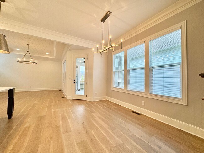 Building Photo - 3 bedroom home with 3.5 bathrooms and 2 Car Garage