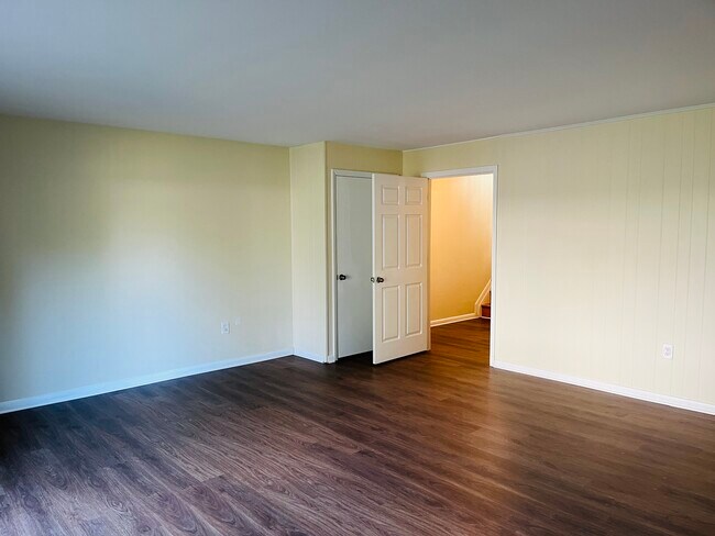 Building Photo - 2 Wimbledon Ln