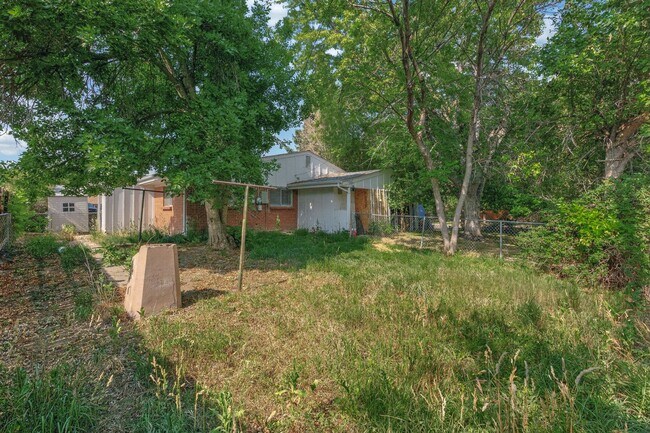 Building Photo - Cozy 2 bedroom duplex
