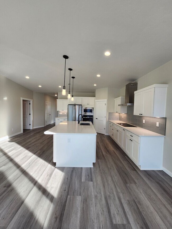 Building Photo - 3 bed, 2 bath- Kennewick Location!