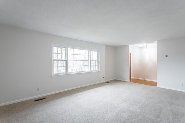 Building Photo - 3 Bedroom · 2 Bath Home in East Brainerd N...