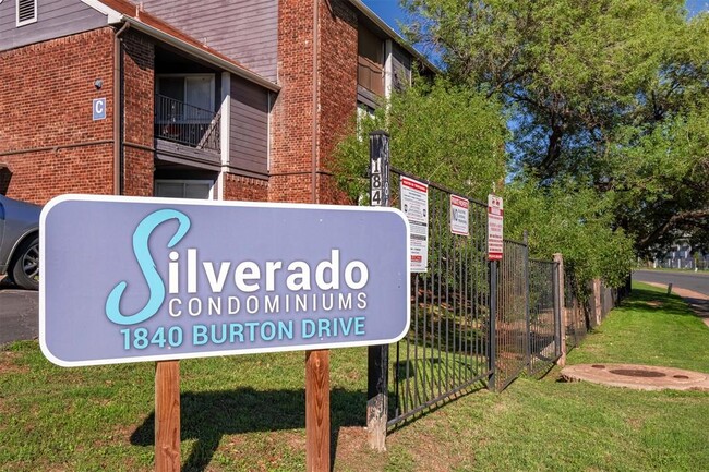 Building Photo - 1840 Burton Dr