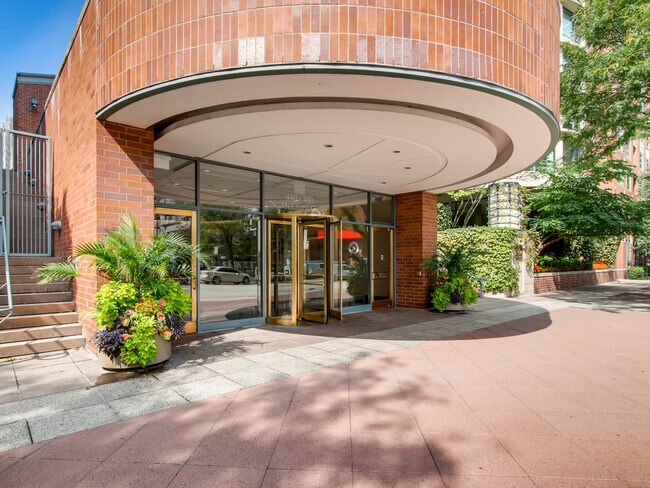 Primary Photo - 480 N McClurg Ct