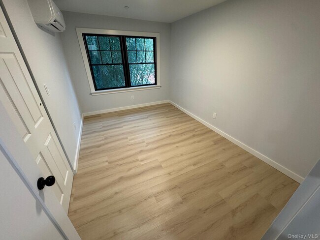 Building Photo - 544 Locust Ave