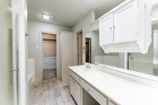 Building Photo - 9603 Orlando Ave