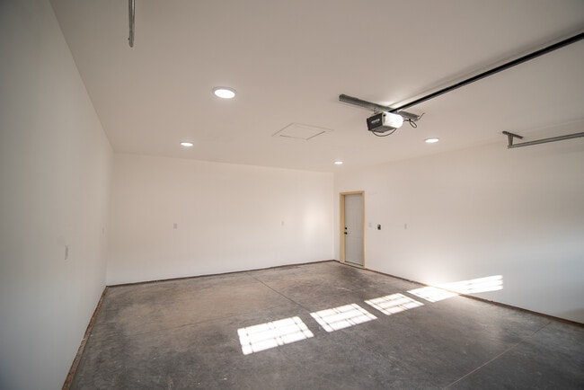 Building Photo - 4328 Beech Street