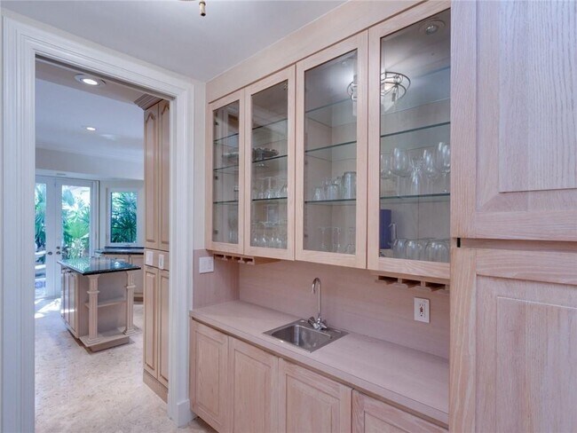 Building Photo - 615 Coral Way
