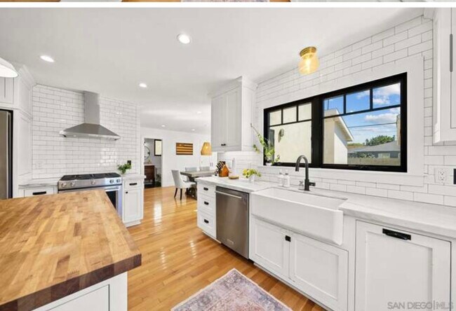 Building Photo - 229 Carnation Ave