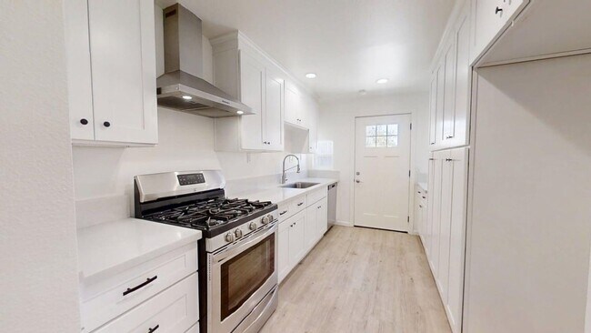 Building Photo - 2BD/1BA ADU Apartment in Belmont Heights
