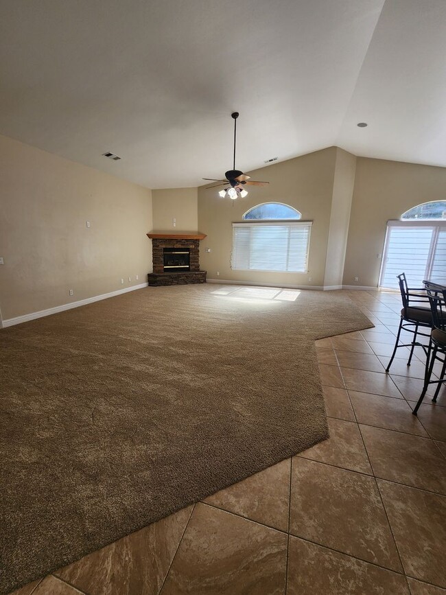 Building Photo - Gorgeous and Spacious 4 Bedroom Home