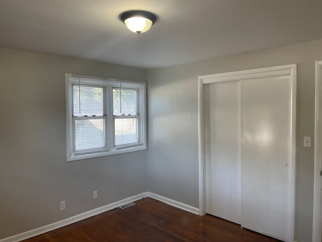 Building Photo - 3 Bed/1 Bath Home in South KC!