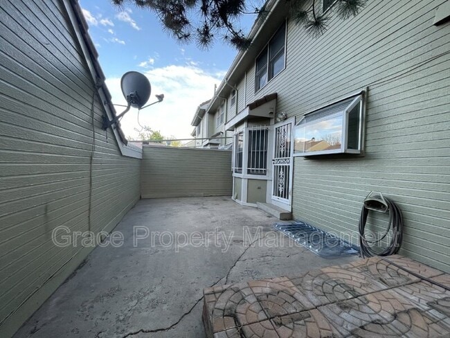 Building Photo - 2351 Ranch Dr