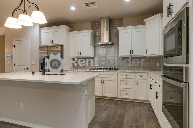 Building Photo - ***ASK ABOUT OUR HOLIDAY SPECIAL18 MONTH L...