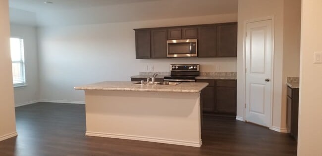 Building Photo - Barzona