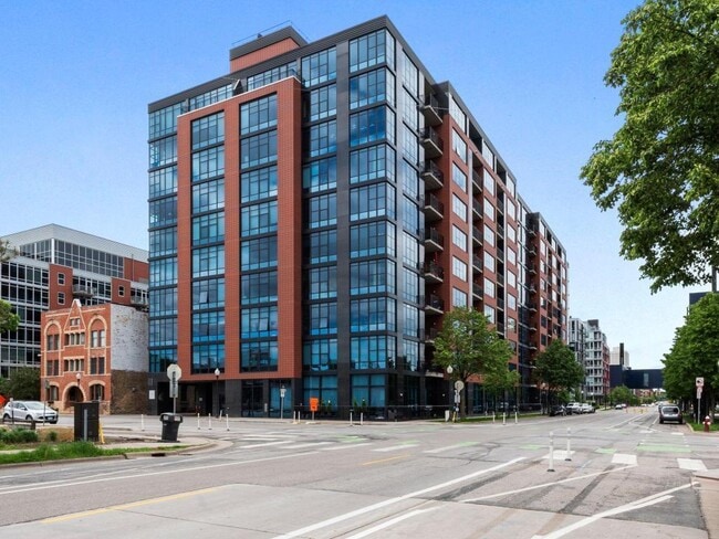 Building Photo - 215 10th Ave S