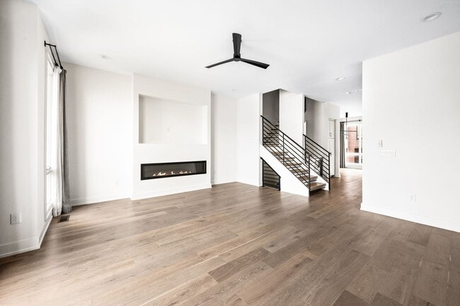 Building Photo - Stunning 3BE/3.5BA brownstone in the heart of historic Germantown!