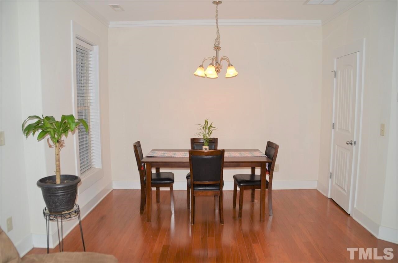 dining area - 2924 New Hill Park Rd