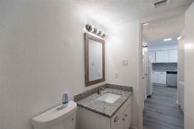 Building Photo - 12232 Bob White Dr