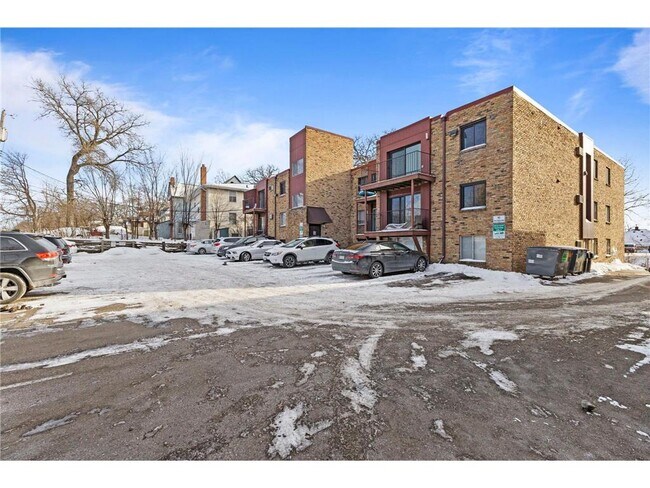 Building Photo - 520 Ridgewood Ave