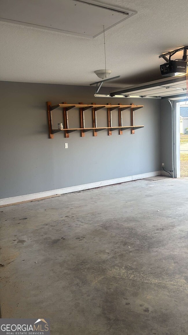 Building Photo - 303 S Charity Ln