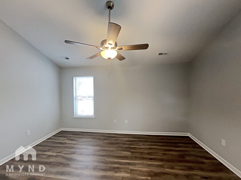 Building Photo - 6 Yorkfield Ct