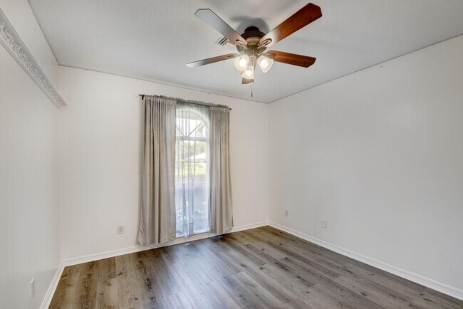 Building Photo - 2664 Yarmouth Dr