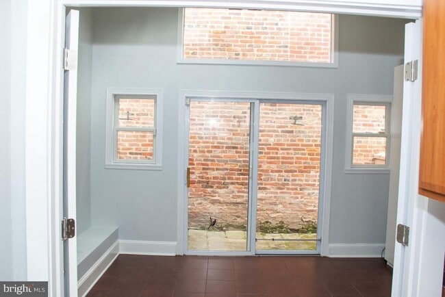 Building Photo - 8 E Henrietta St